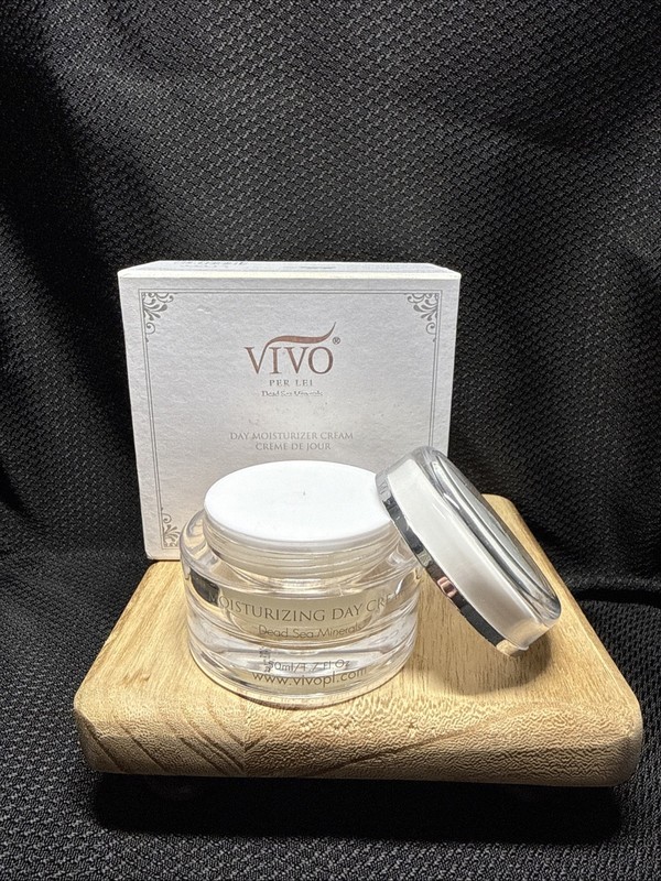 Vivo Per Lei Facial Day Cream Non-Greasy Moisturizer Smooth 1.7 Oz New In Box