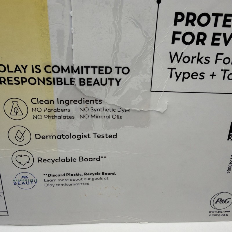 Olay Daily Facial Moisturizer with SPF 40 Sunscreen, 2 Pack, 177 mL (6.0 FL OZ) gallery