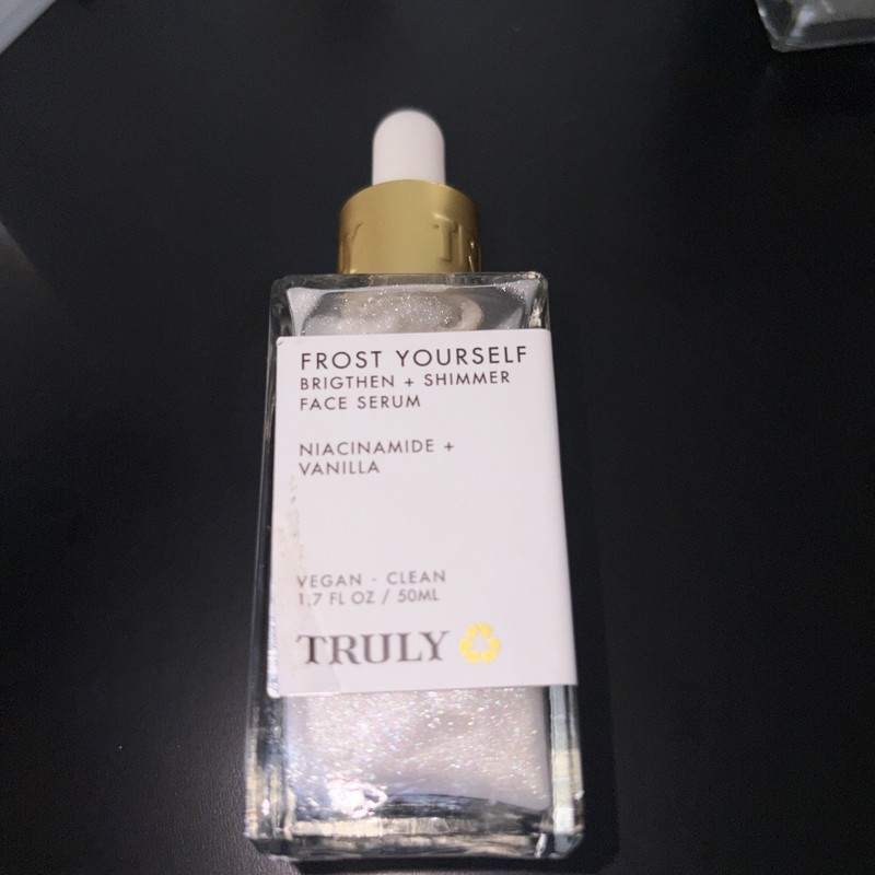 Truly VANILLA Frost Yourself Brighten + Shimmer Face Serum 1.7 fl oz gallery