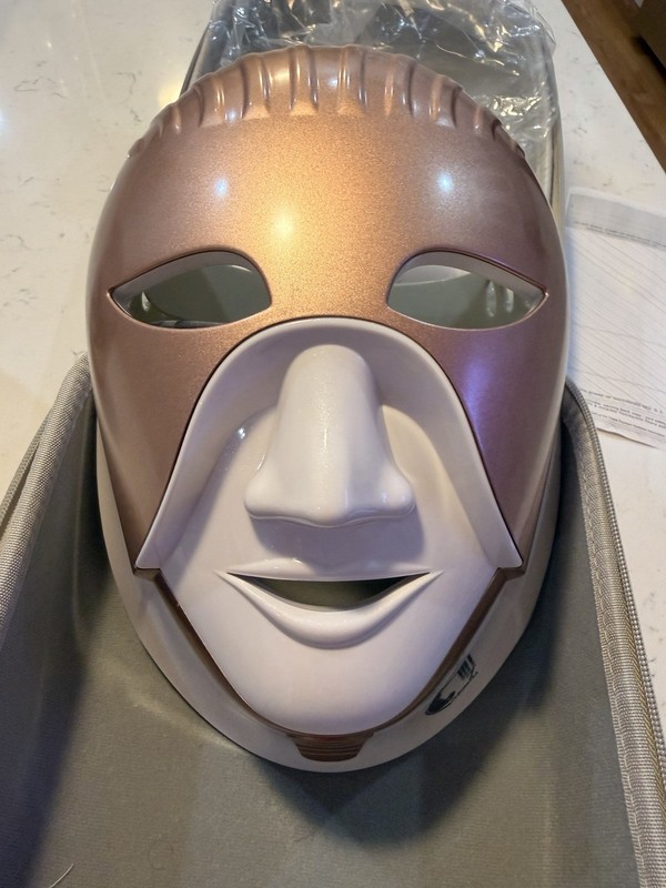 Cleopatra LED Light Therapy Face Mask – Includes Carrying Case gallery