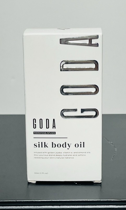 GODA Silk Body Oil 1.7 Golden Jojoba, Vitamin E & Almond Oils, Anti-Aging gallery