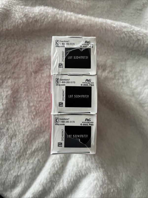 3x - Olay Vitamin C Brightening Serum 40 mL 1.3 fl oz gallery