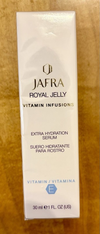 JAFRA Royal Jelly Revitalize EXTRA HYDRATION SERUM 1 OZ New & Sealed. Vitamin E