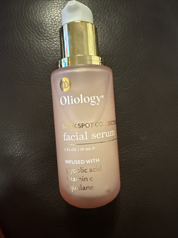 OLIOLOGY FACIAL OIL INFUSED WITH GLYCOLIC ACID , VITAMIN C & SQUALANE