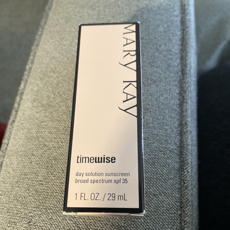 Mary Kay TimeWise Day Solution Sunscreen SPF 35 1 FL. OZ. 072656 Discontinued
