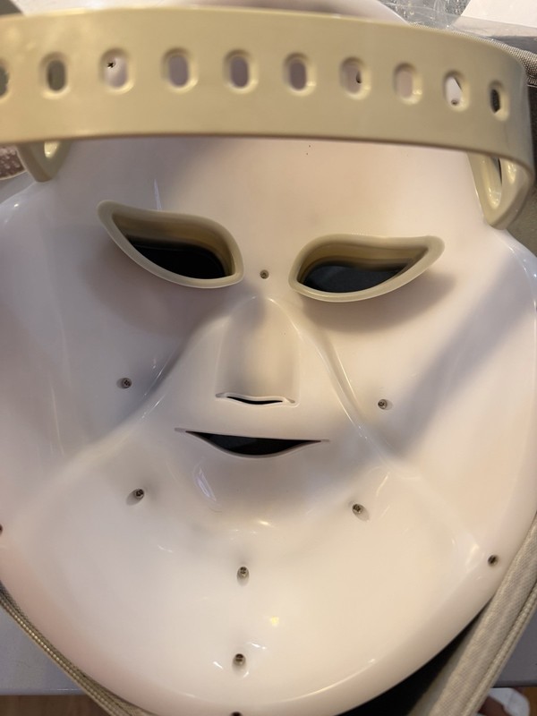 Cleopatra LED Light Therapy Face Mask – Includes Carrying Case gallery