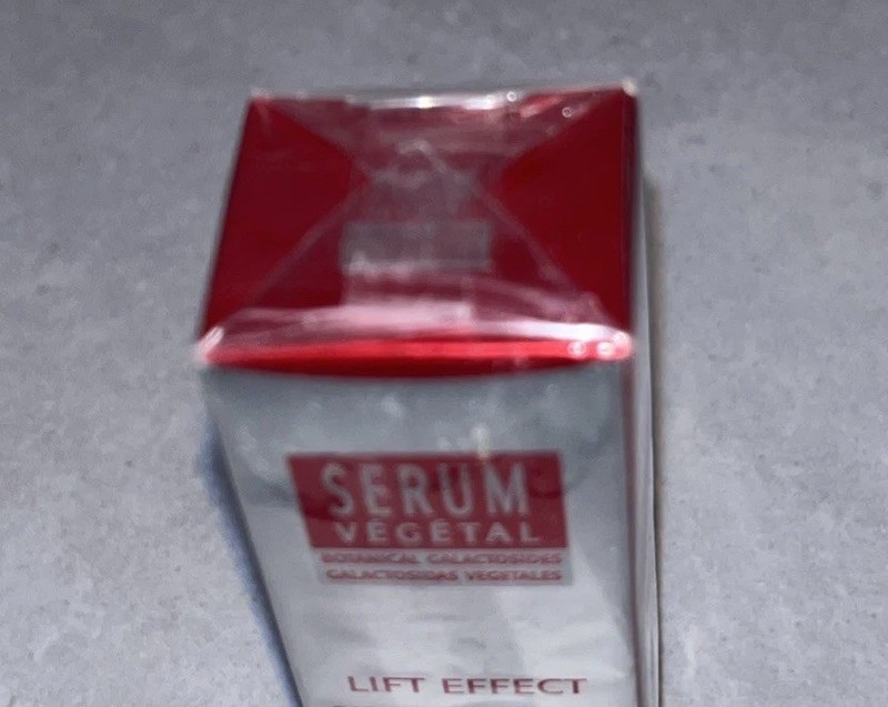 YVES ROCHER Serum Vegetal Anti-Aging Serum, Dermo Deep-Line Eliminator, 10ml .33 gallery