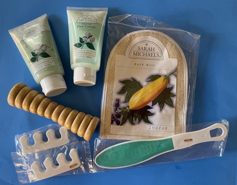 FOOT CARE SET Peppermint Scrub & Loofah Buff Paddle Smoother Toe Separators NEW gallery