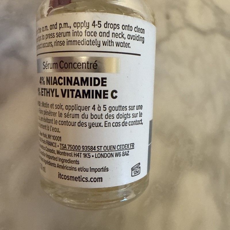 IT Cosmetics Bye Bye Dark Spots 4% Niacinamide Serum & 1% Ethyl Vitamin C - 30ml gallery
