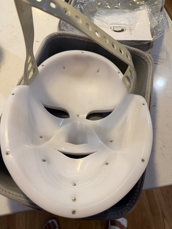 Cleopatra LED Light Therapy Face Mask – Includes Carrying Case gallery