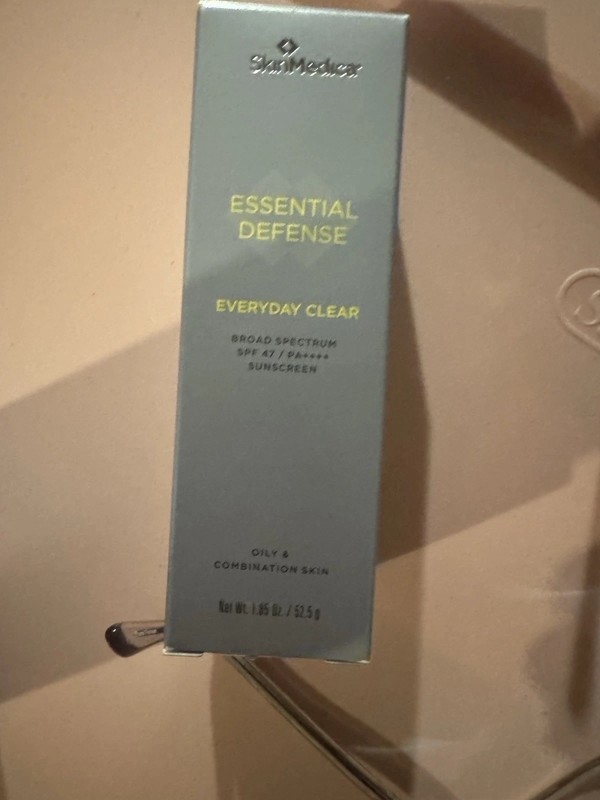 SkinMedica ESSENTIAL DEFENSE EVERYDAY CLEAR SPF 47 SUNSCREEN 1.85 OZ / 52.5 G