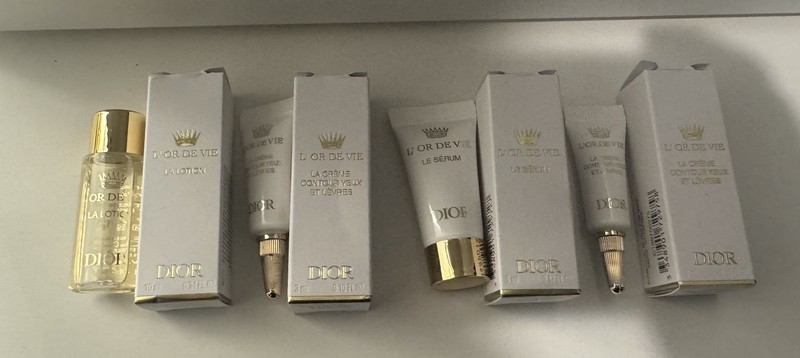 Dior L’or De Vie samples Mini 1 Le serum, 2 Eye Cream, 1 La lotion -New version