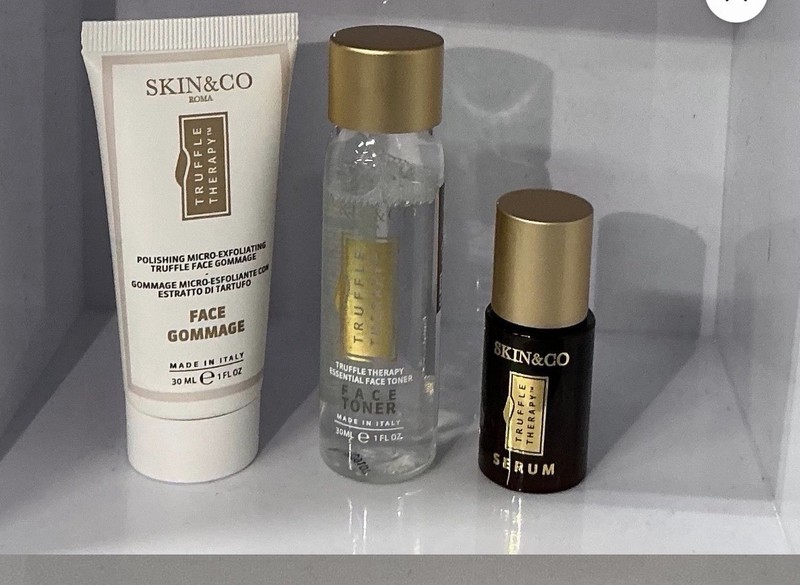 Skin&Co Travel Set – Face Toner, Face Gommage & Face Serum – Nice Gift