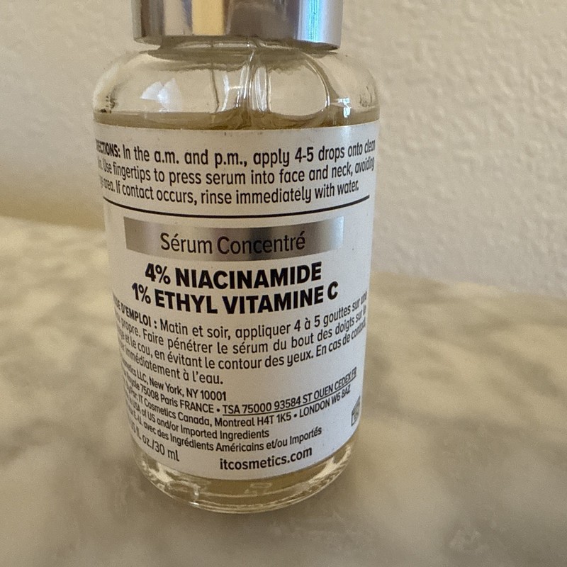IT Cosmetics Bye Bye Dark Spots 4% Niacinamide Serum & 1% Ethyl Vitamin C - 30ml gallery