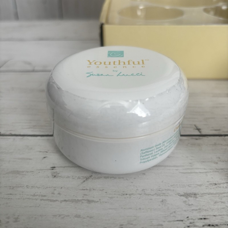 Youthful Essence Susan Lucci Vitamin Enriched Resurfacing Cream 2.5oz & 3 Pads gallery
