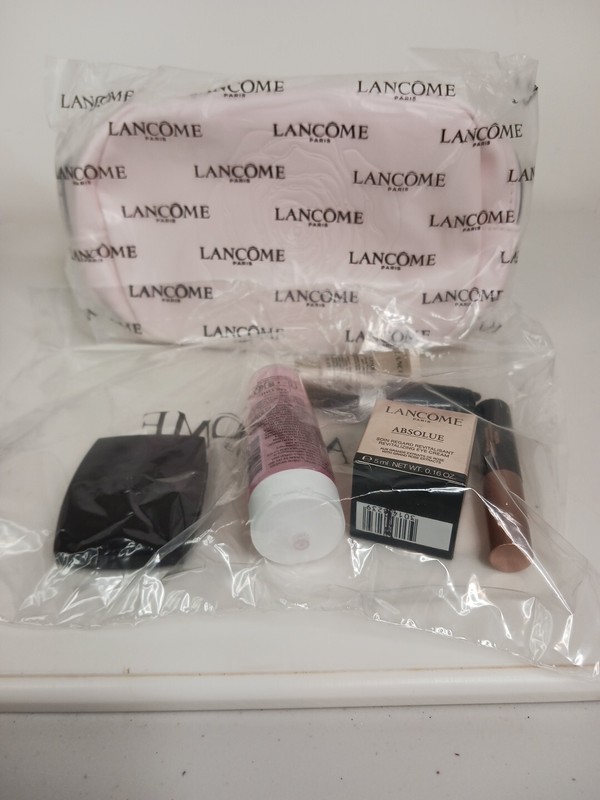 Landcome Absolue Moisture Travle Kit. See Photos For Sizes/Colors Bag NEW 7 PIEC