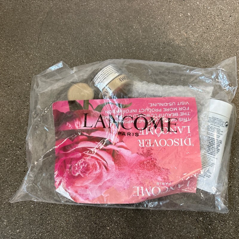 Lancôme Absolue Eye & Absolue Sunscreen Lot of 4 (Sealed Goodie Bag)