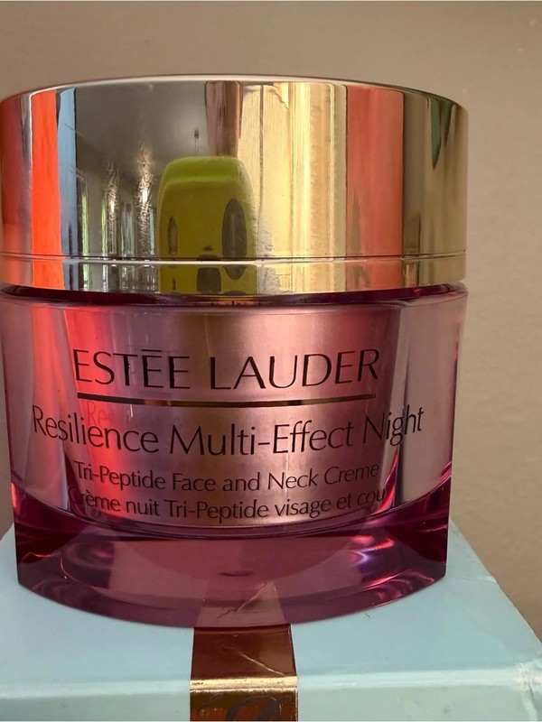 Estee Lauder Resilience Multi-Effect Tri-Peptide Face And Neck Creme SPF 15. New gallery