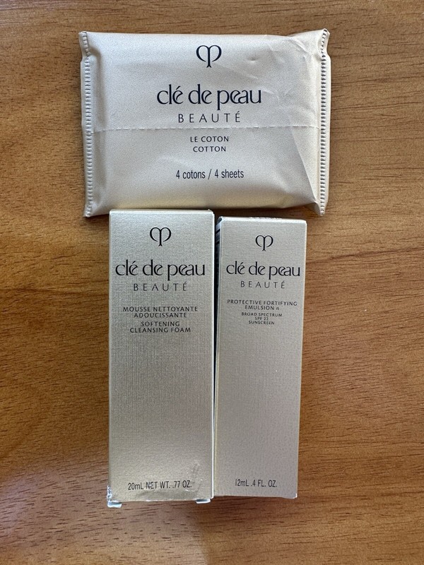 Cle De Peau Cleansing Foam, Sunscreen SPF 22, Cotton