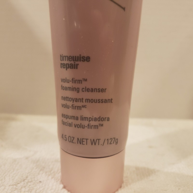 Mary Kay TimeWise Repair Volu-Firm Foaming Cleanser 4.5 oz gallery