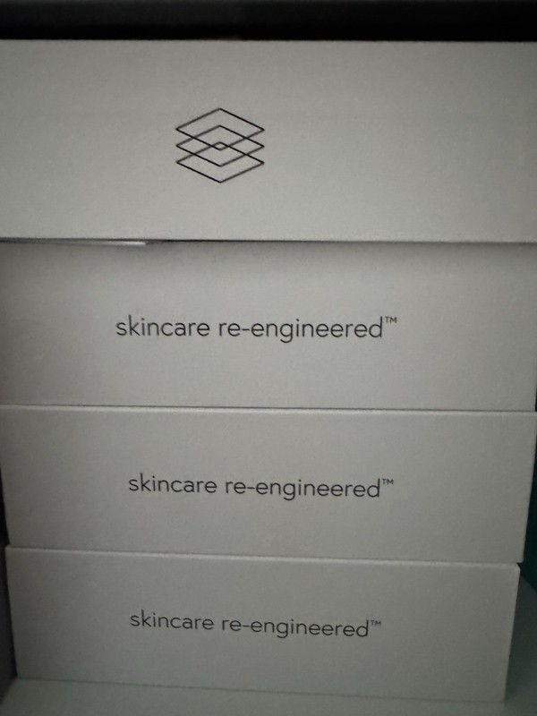 Epicutis Luxury Skin Set EXP. 2028 LIPID SERUM HYVIA CREME oil cleanser. Intro gallery