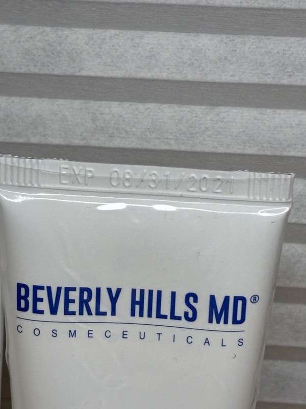 Lot Of (2) BEVERLY HILLS MD AGE DEFENSE FACIAL SUNSCREEN SPF 45 1.7oz gallery