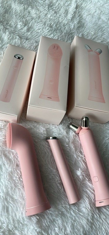 Medicube AGE-R Booster Face Roller Head – Pink – Brand New