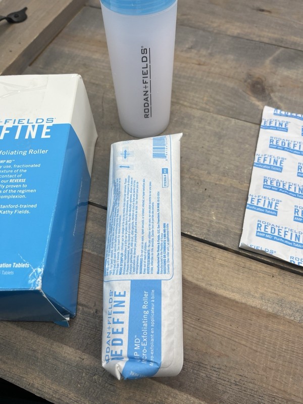 Rodan + Fields Redefine AMP MD Micro Exfoliating Roller, Vial, 16 Tablets New gallery