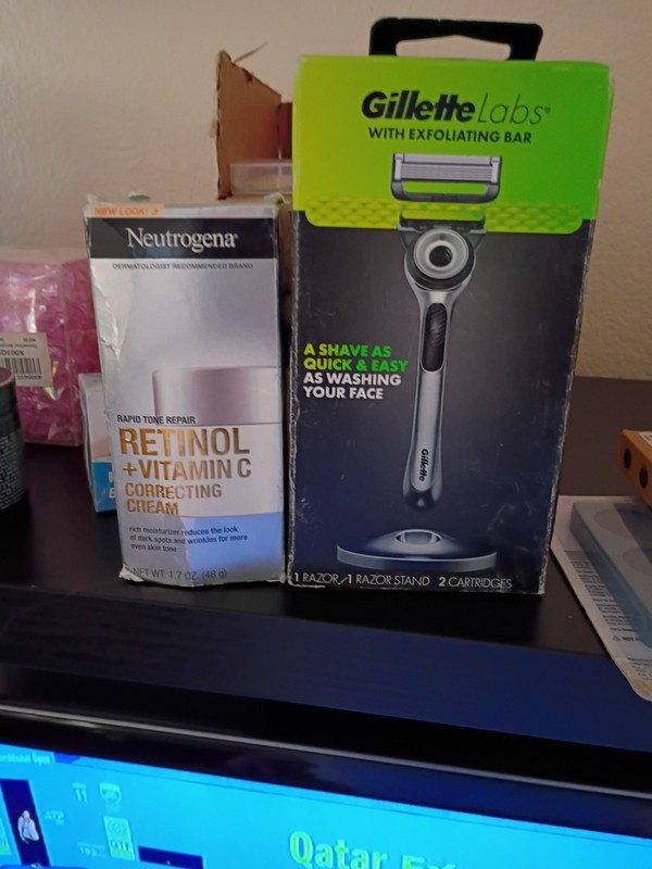Neutrogena 1.7oz Brightening Cream&Gillette Labs W/Exfoliating Bar$25