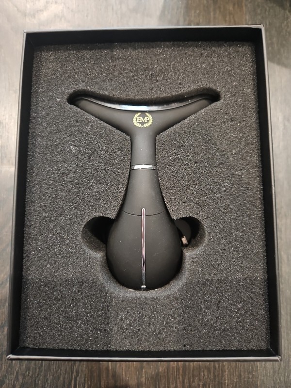 Derma Neck Lift - LED Light Therapy - New in box gallery