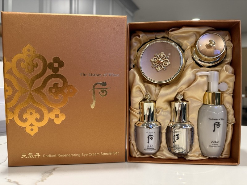 The history of Whoo Cheongidan Radiant Regenerating Eye Cream Special Set
