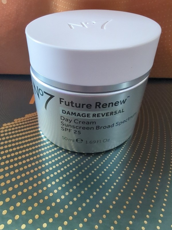 No7 Future Renew Damage Reversal Face Moisturizer DAY Cream 1.69 fl oz SPF 25