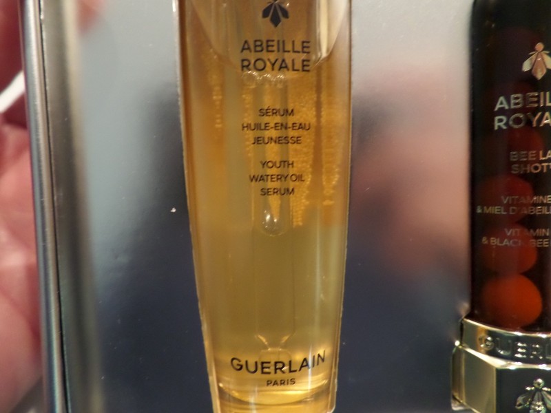 New GUERLAIN Abeille Royale Vitamin C Radiance Treatment Set , retail $215 gallery